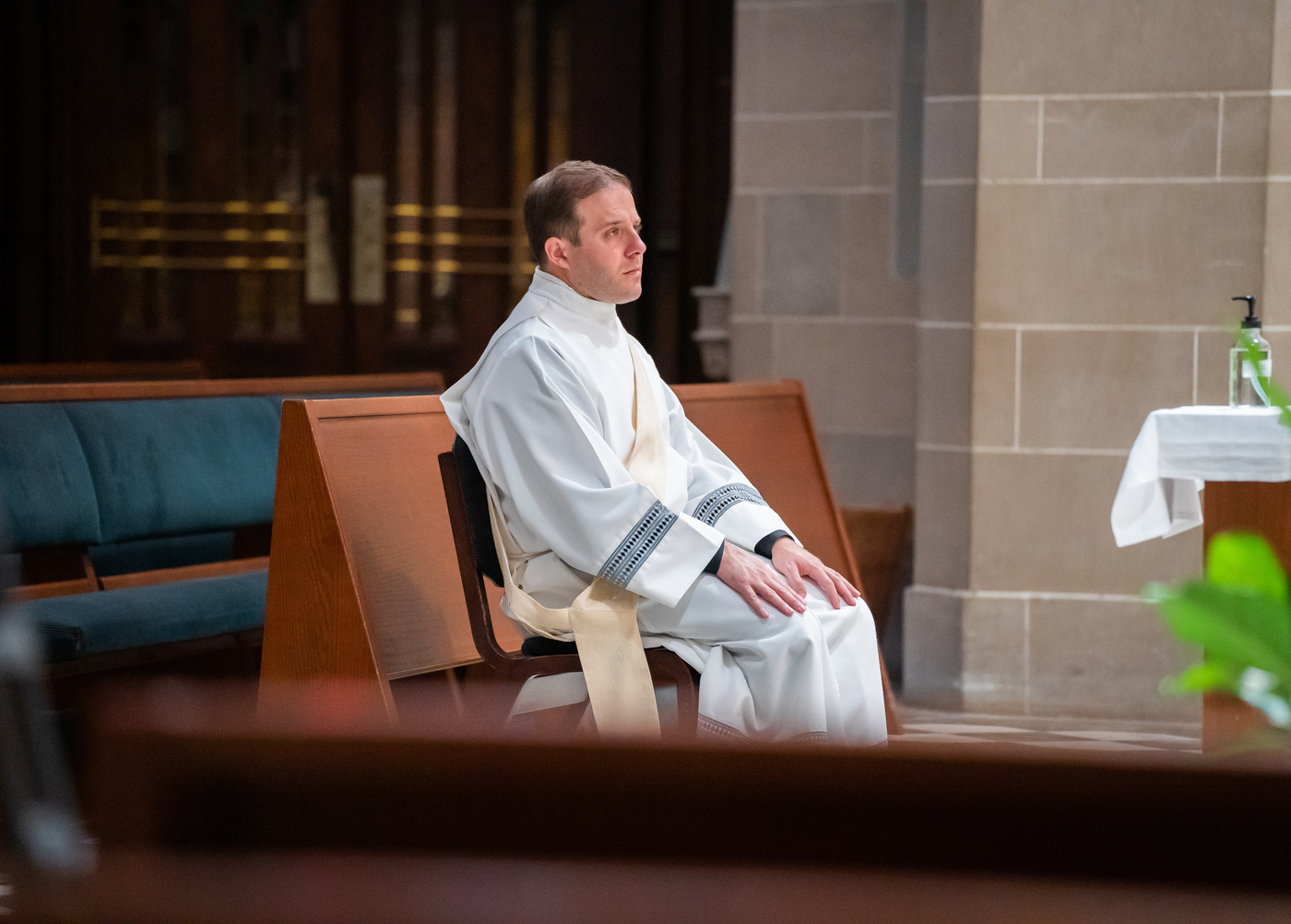 États-Unis: un prêtre rebaptisé et réordonné