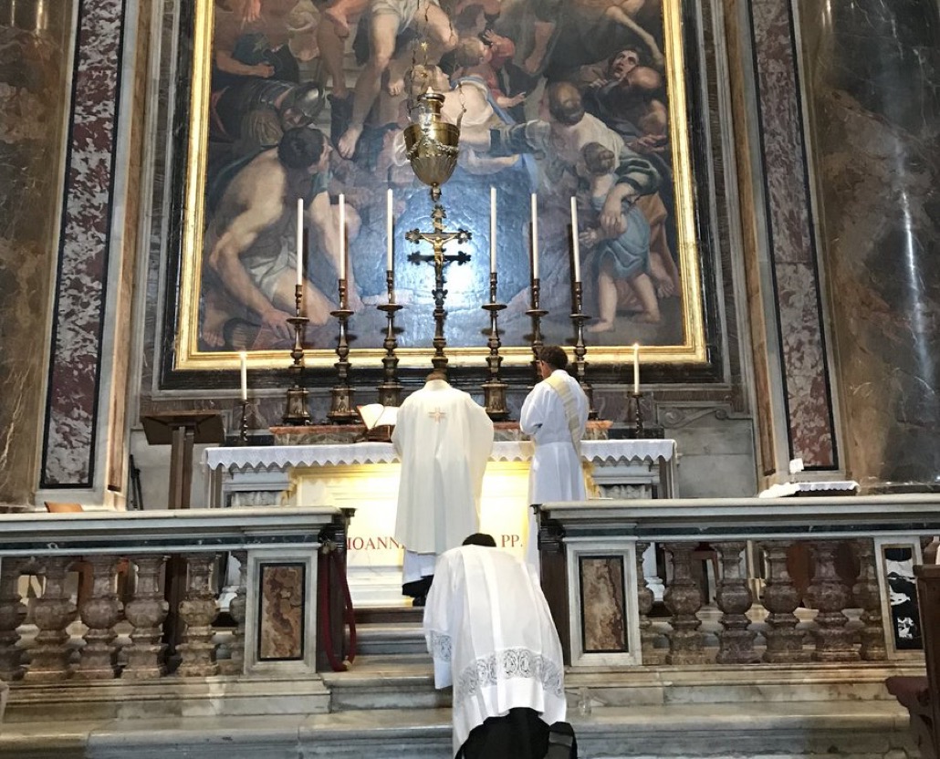 Rome: le cardinal Krajewski célèbre la messe sur la tombe de Jean-Paul II
