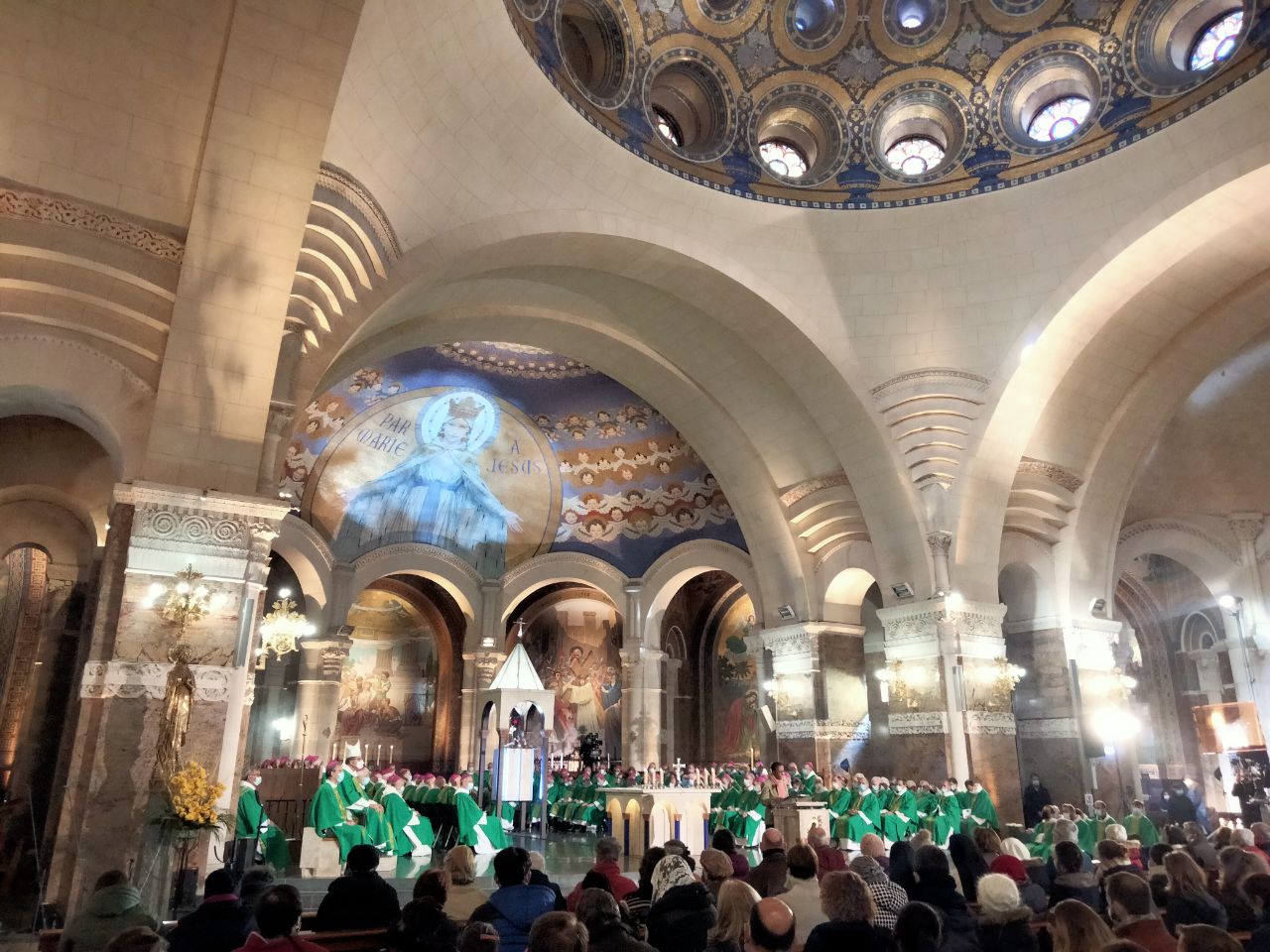 Assemblée plénière des évêques de France: célébration de la messe dominicale