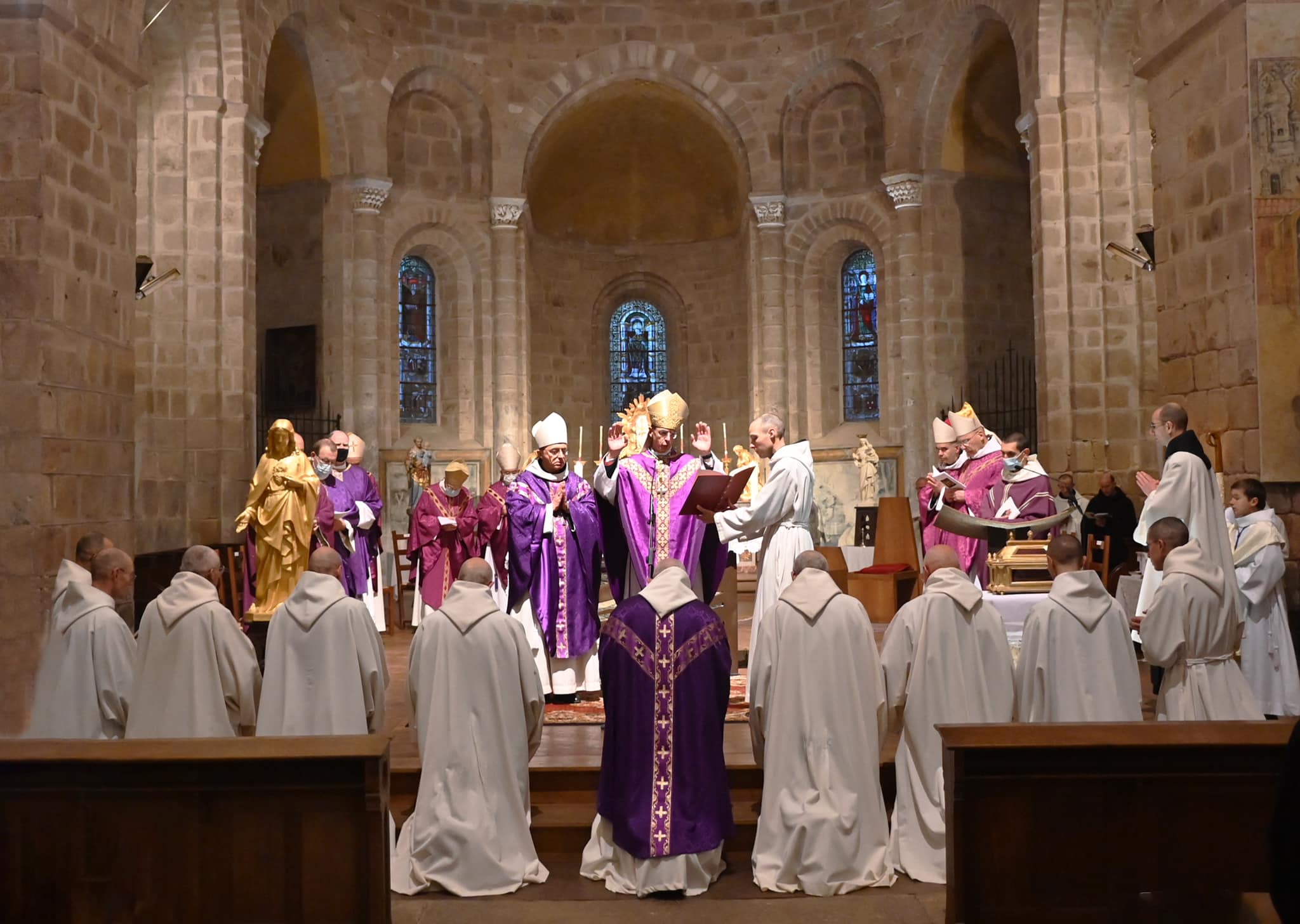 Solignac: messe d’installation des moines à l’Abbaye