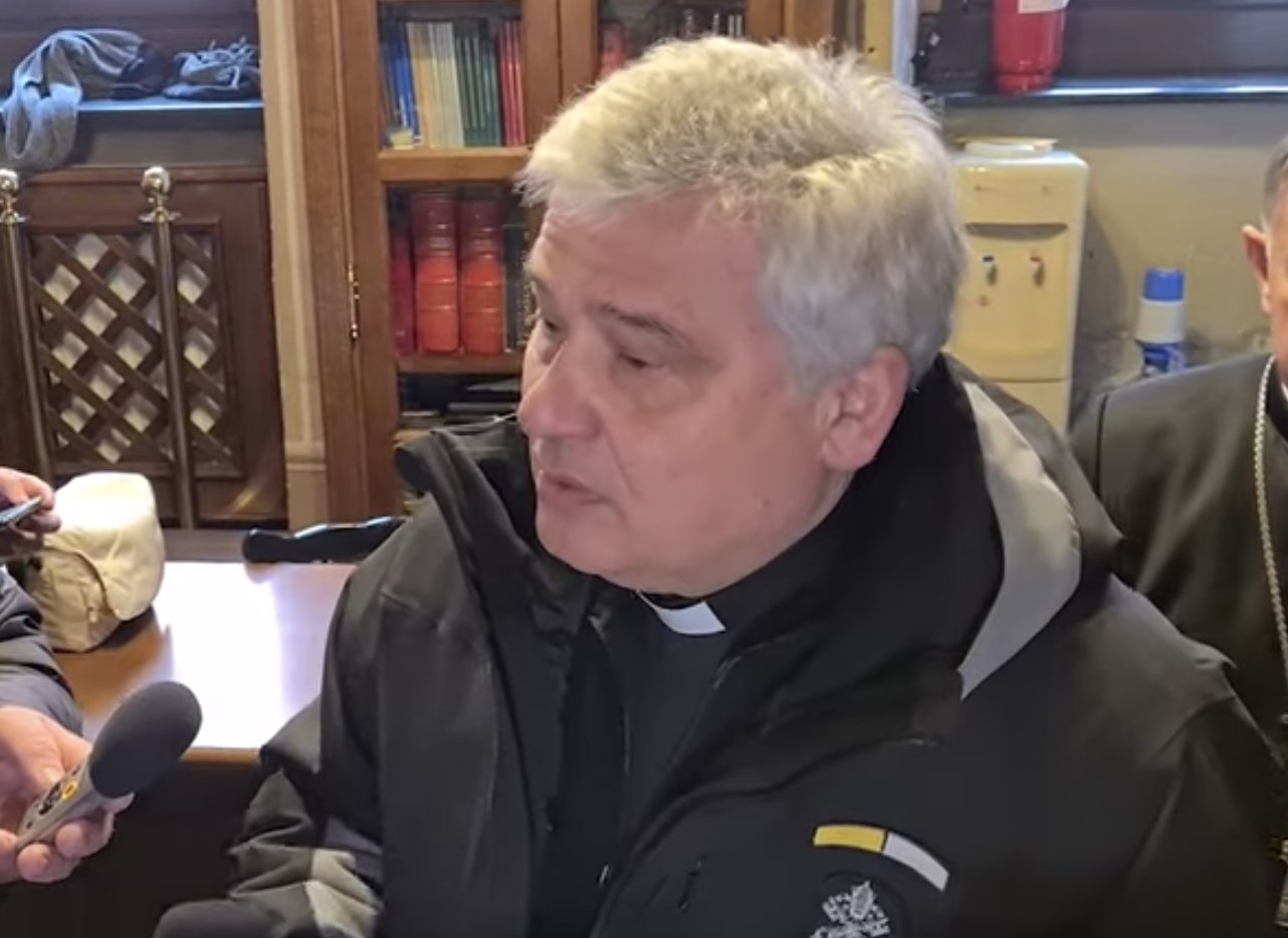 Ukraine: le cardinal Krajewski quitte Lviv