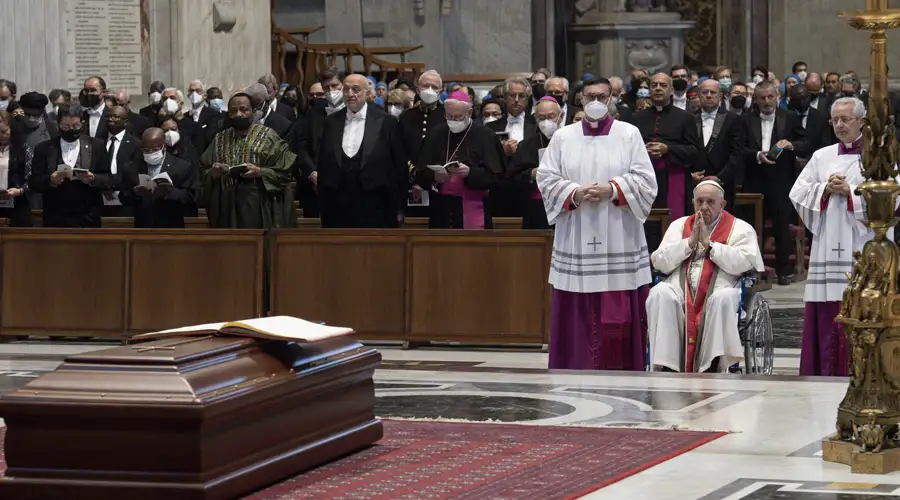 Rome: obsèques du cardinal Sodano en présence du Pape François