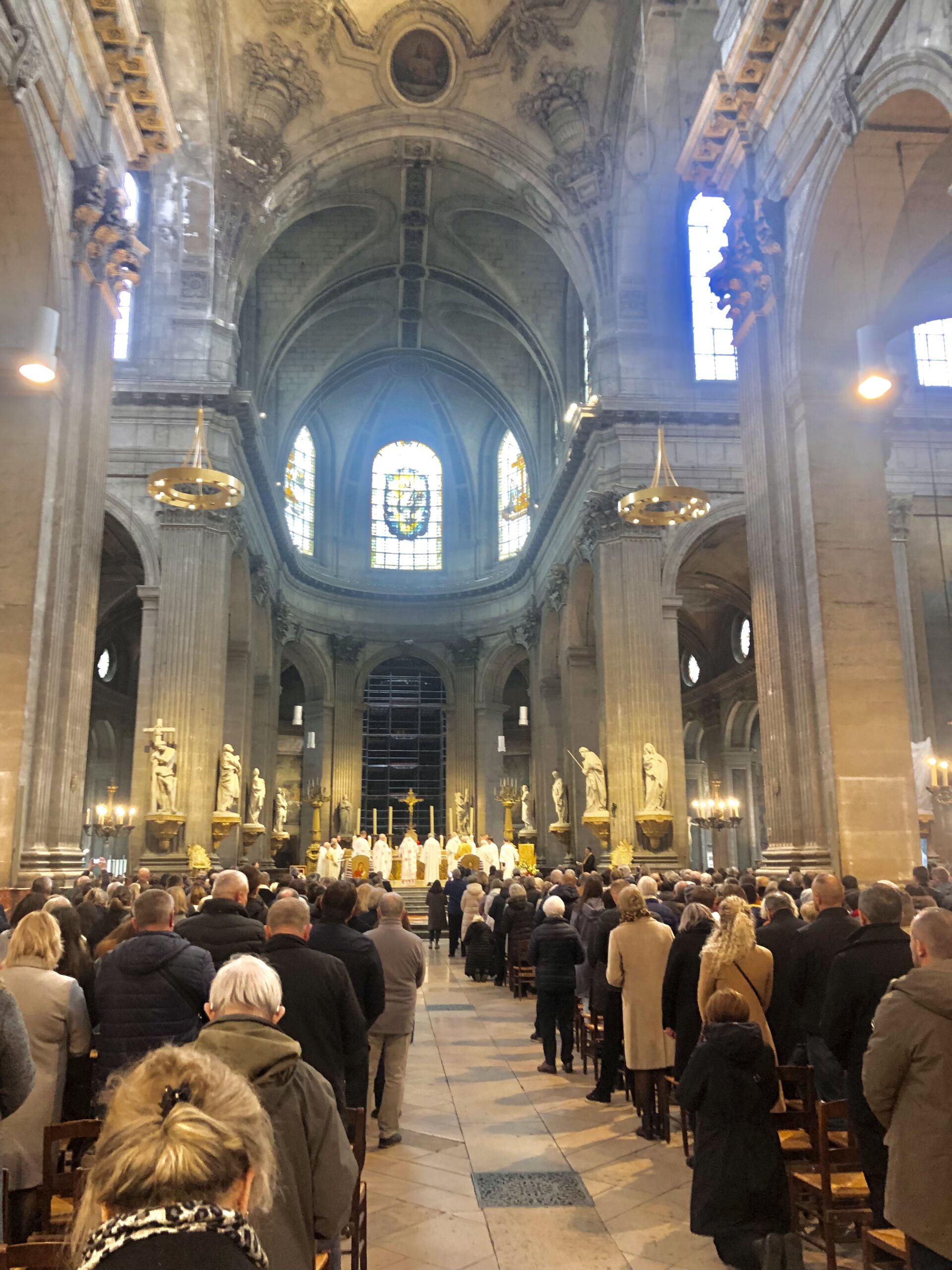 Paris: célébration de la liturgie byzantine sous les voûtes de Saint-Sulpice
