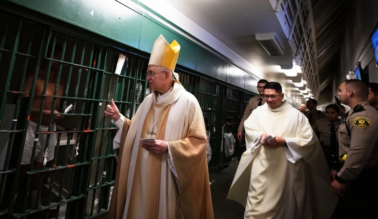 États-Unis: l’archevêque de Los Angeles a célébré la messe de Noël en prison