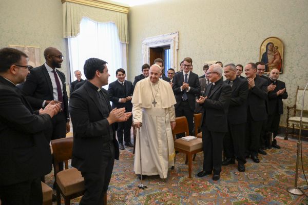 Le Pape compare les mystères du rosaire aux différents moments de la vie du prêtre