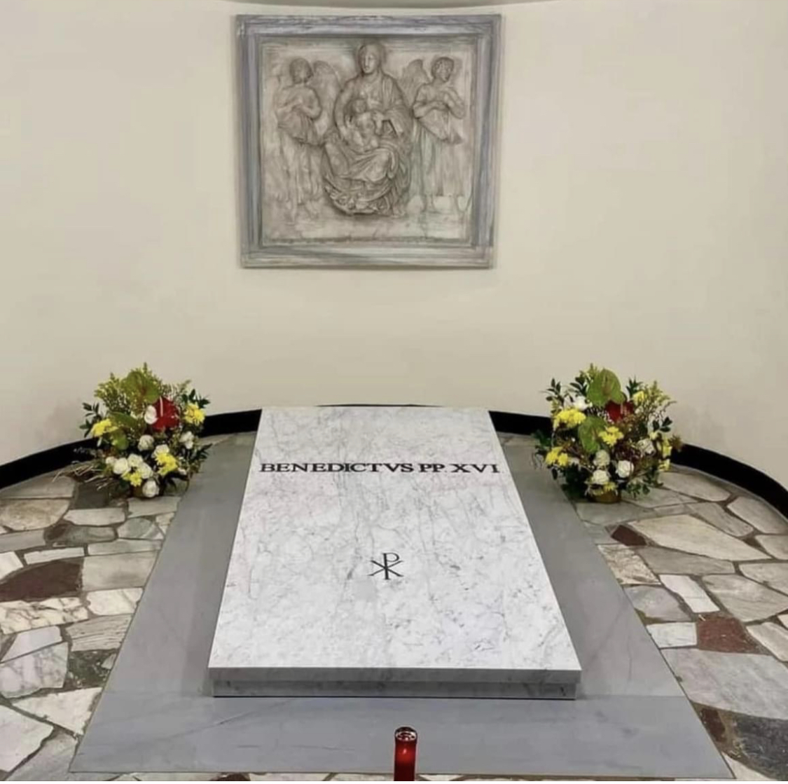 Rome: la tombe de Benoît XVI désormais accessible à la prière des fidèles