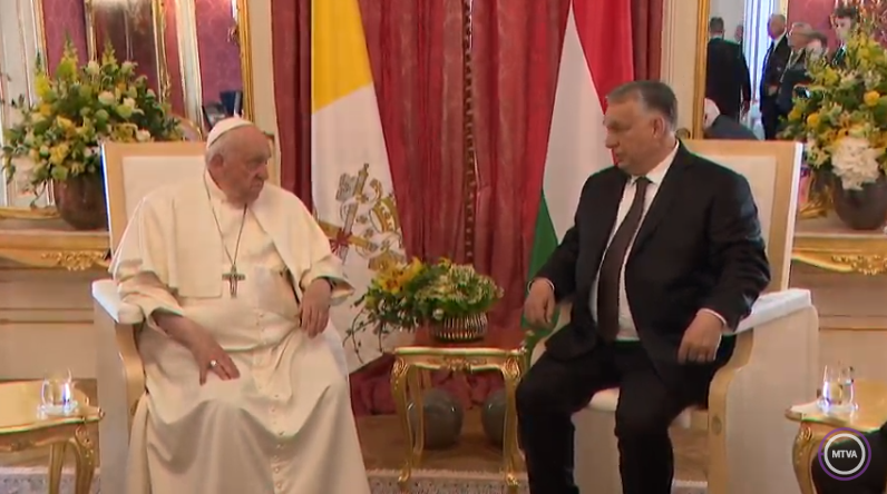 Le Pape François est arrivé en Hongrie