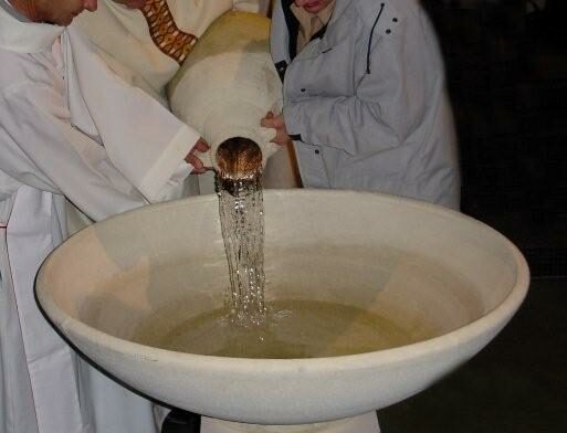 France: un nombre important de baptêmes lors du Triduum pascal
