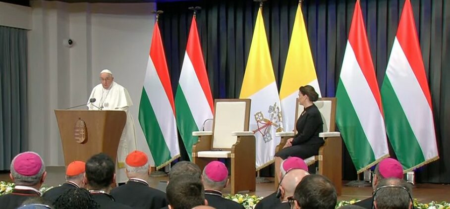 Hongrie: le Pape François récuse les « populismes autoréférentiels », le « supranationalisme abstrait » et le « droit insensé à l’avortement »