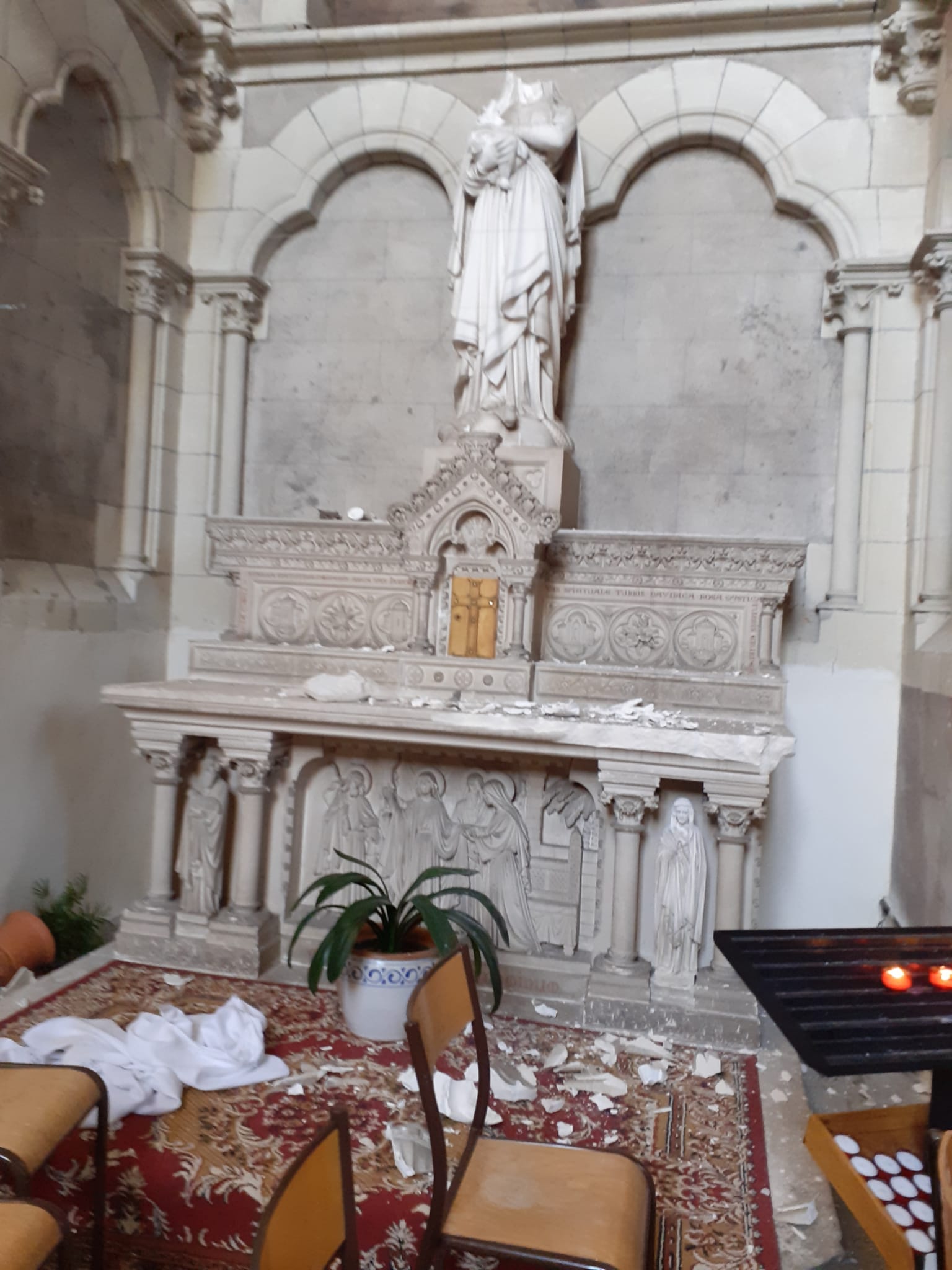 Angers: décapitation des statues de l’église Sainte-Madeleine