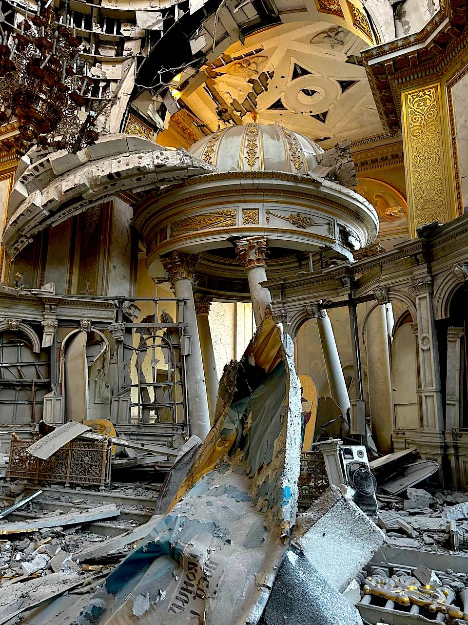 Ukraine : la cathédrale d’Odessa gravement endommagée