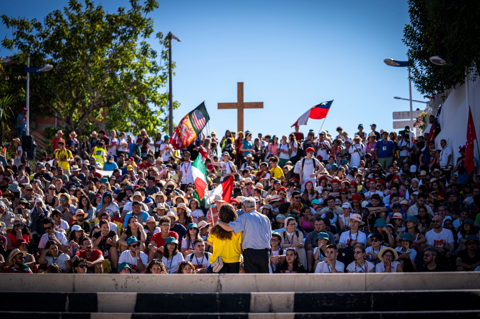 Journées mondiales de la jeunesse: arrivée des pèlerins à Lisbonne et messe à Porto