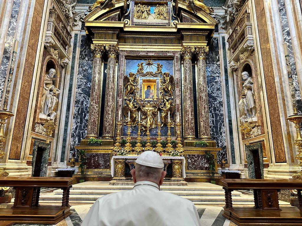 Le Pape a prié devant l’icône de la Vierge de la Salus populi romani