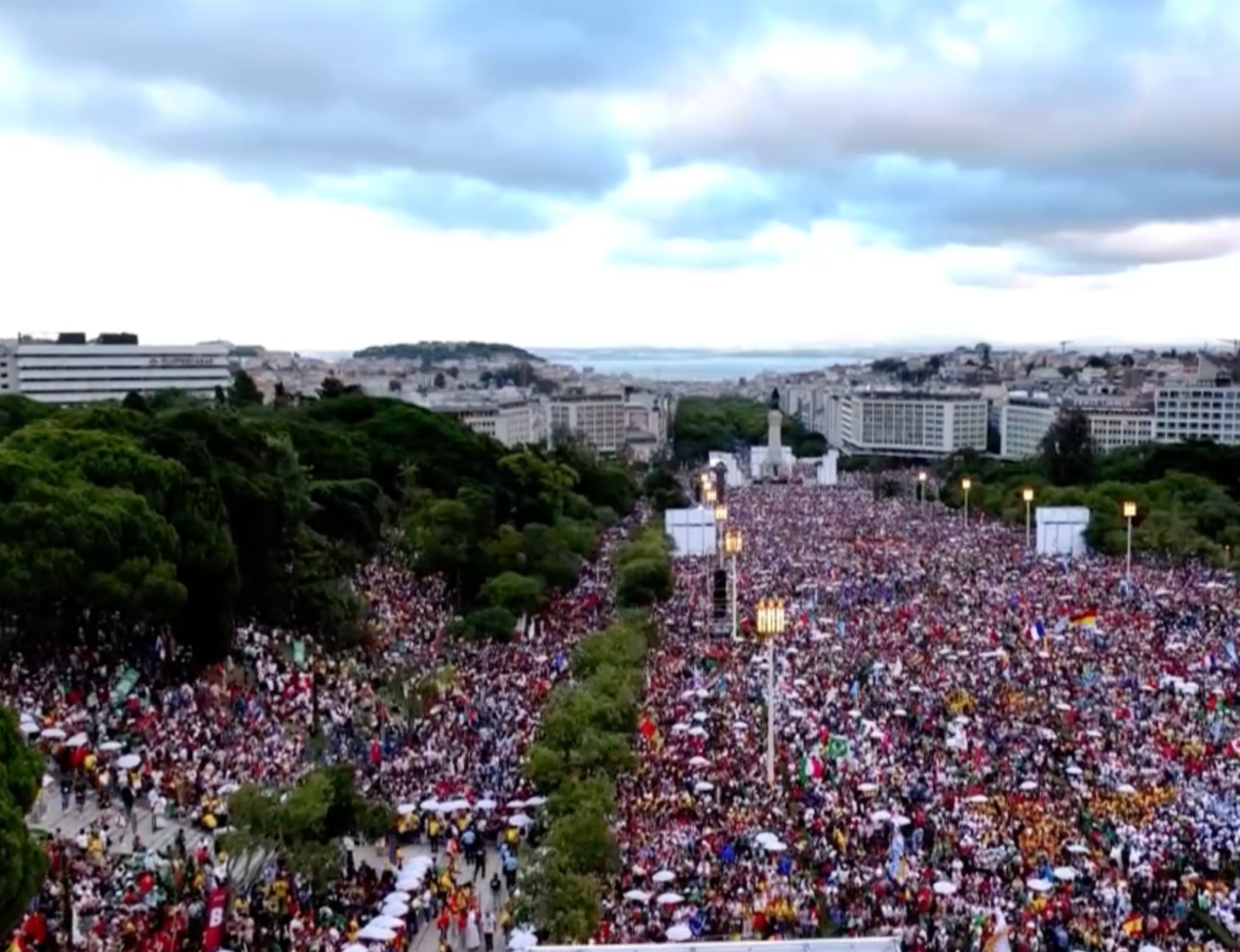 Lisbonne: célébration de la messe d’ouverture des Journées mondiales de la jeunesse
