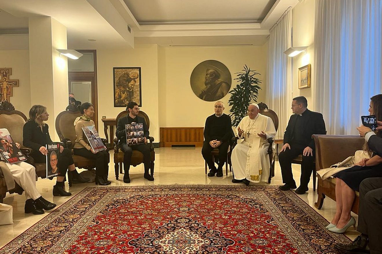Le Pape reçoit des familles d’otages
