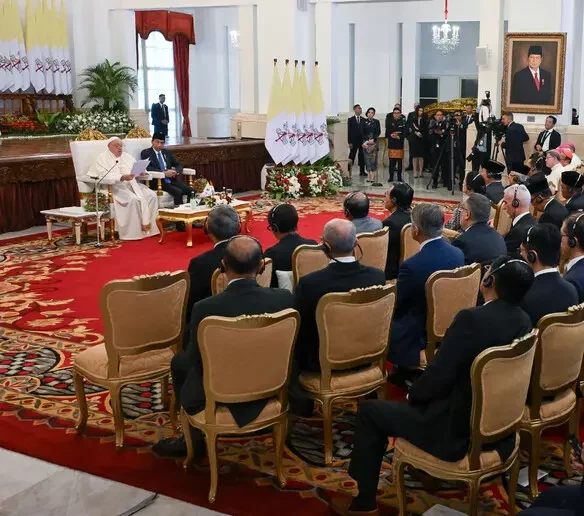 Indonésie: premier discours public du pape