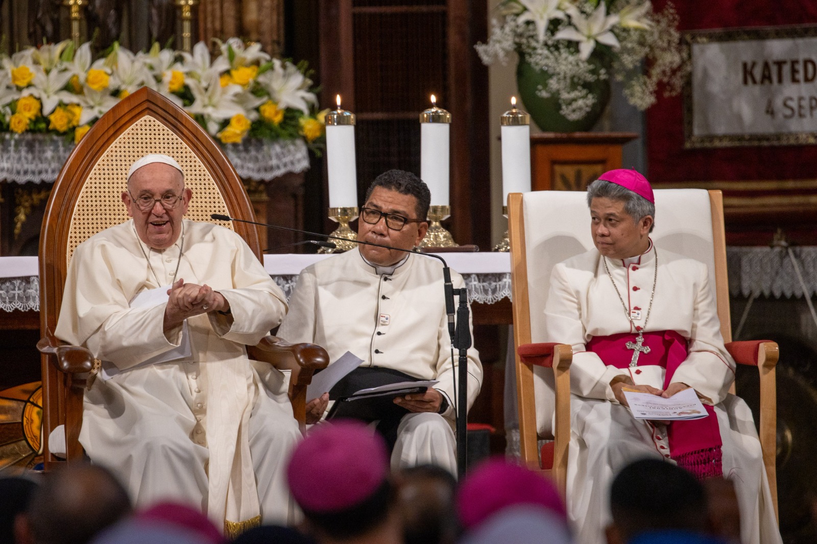 Le pape s’adresse aux évêques, aux prêtres, aux diacres, aux personnes consacrées et aux séminaristes