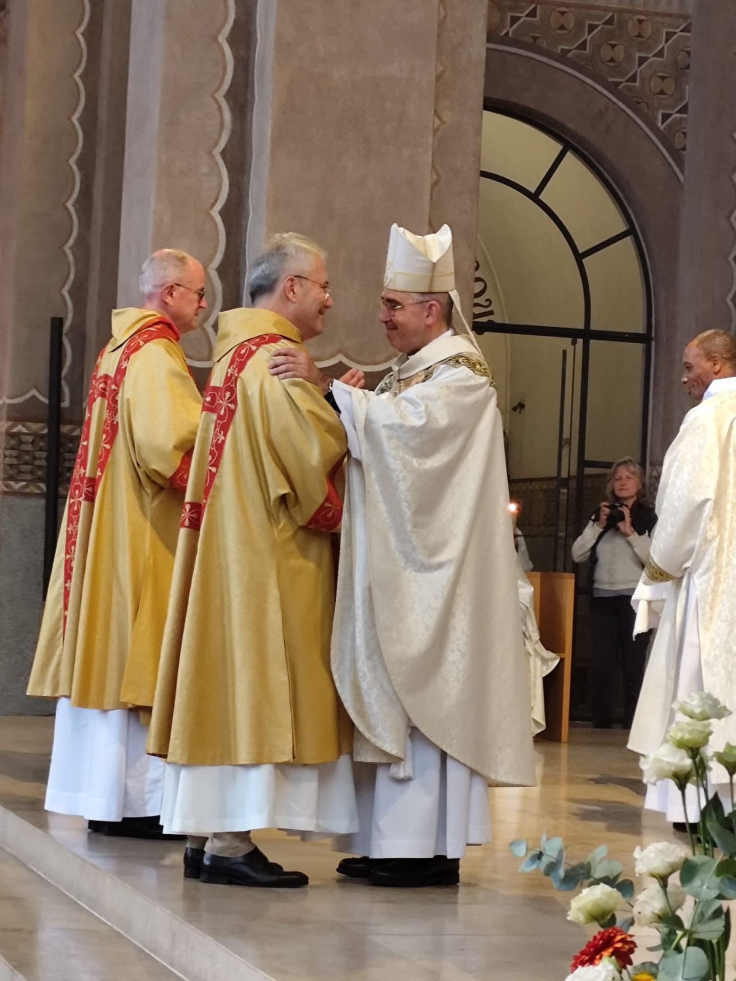 Nanterre: ordinations de trois nouveaux diacres permanents par Mgr Rougé