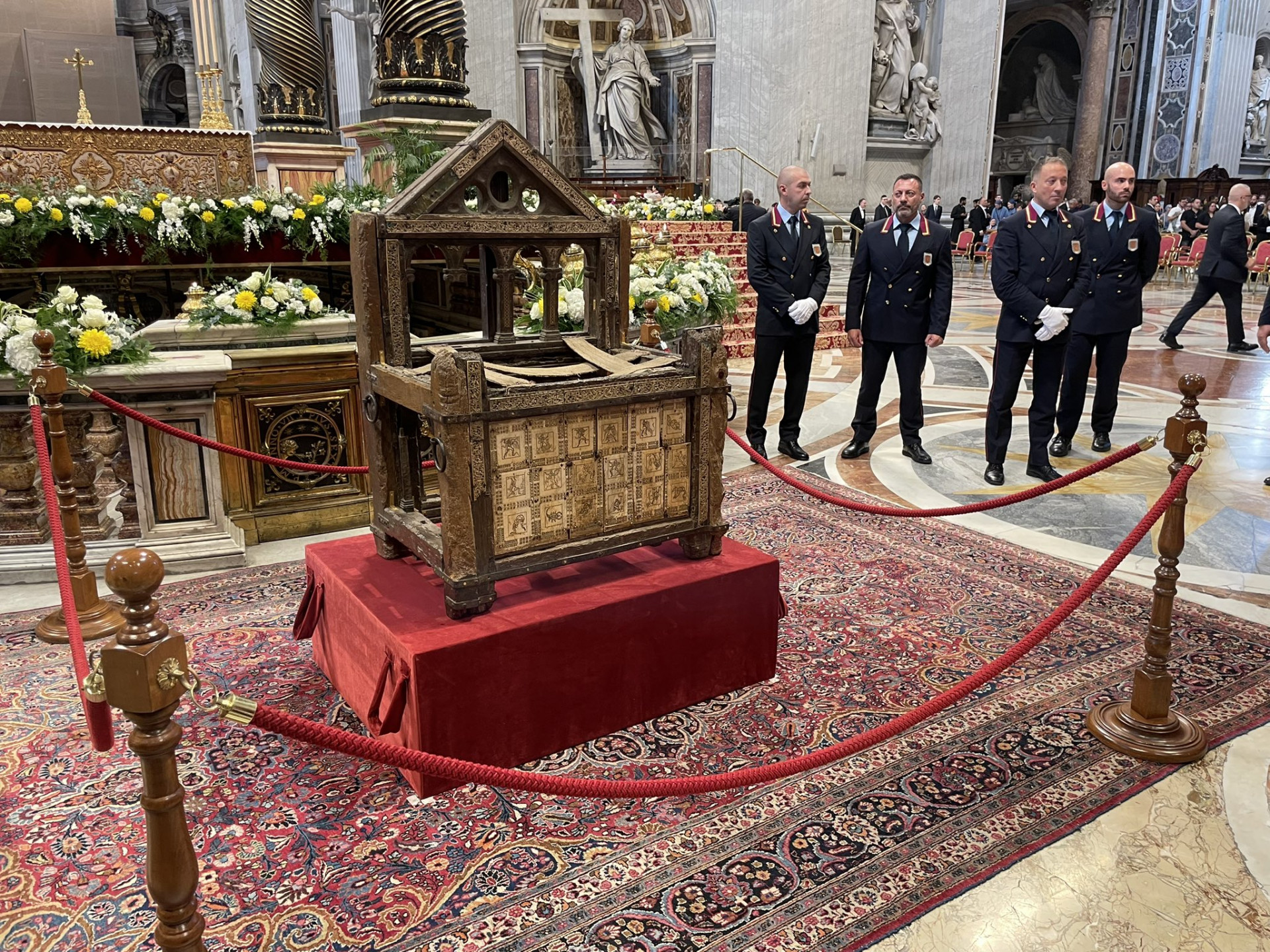 Rome : la chaire de saint Pierre exposée jusqu’au 8 décembre 2024