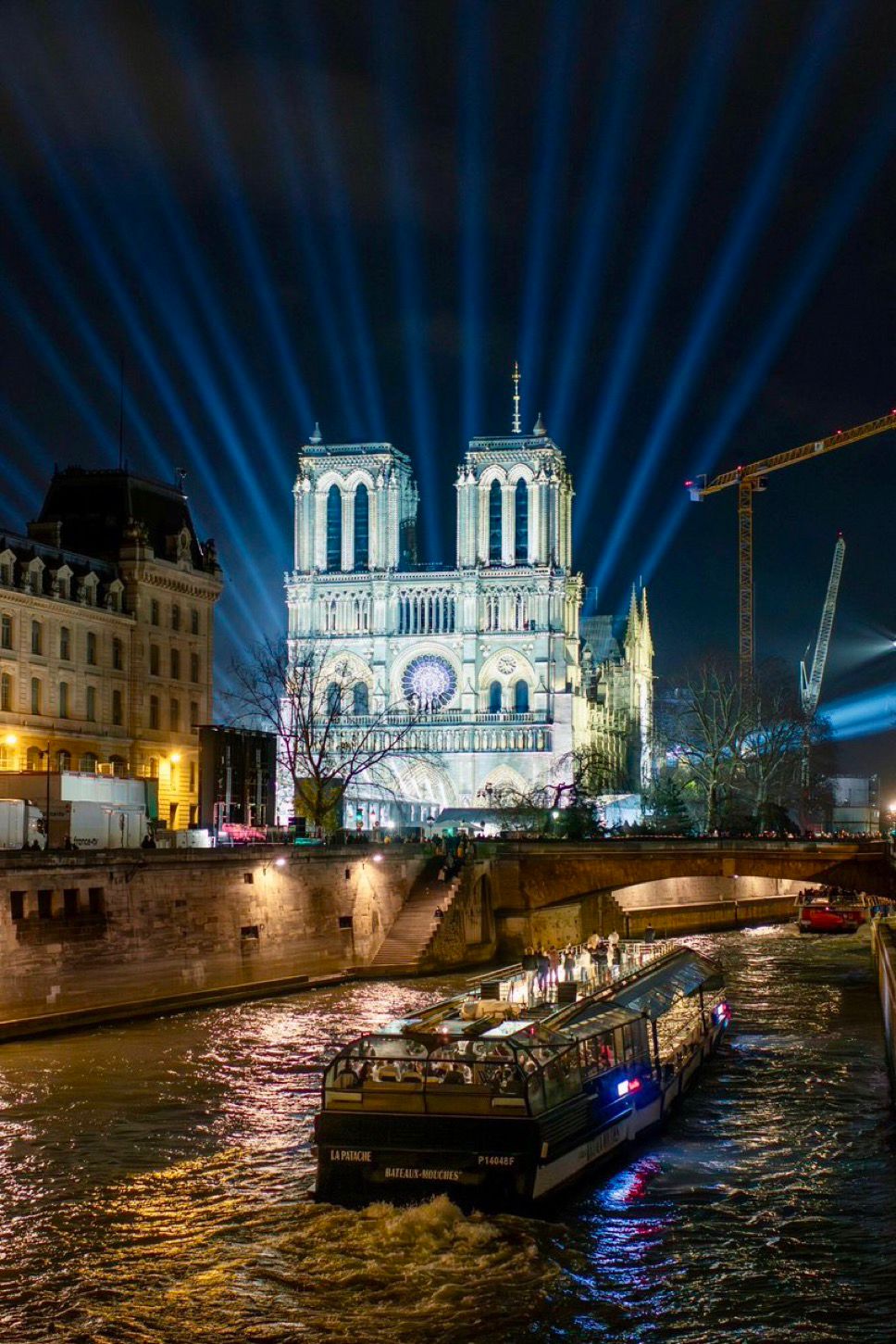 Le monde entier à Notre-Dame de Paris