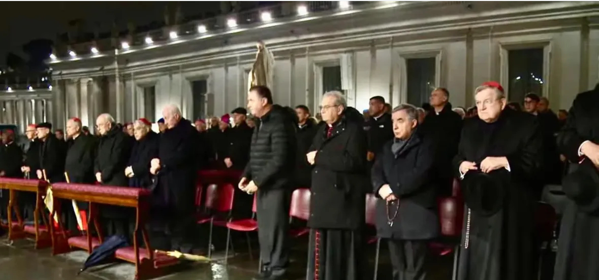 Rome: ils ont prié pour le pape sur la place Saint-Pierre