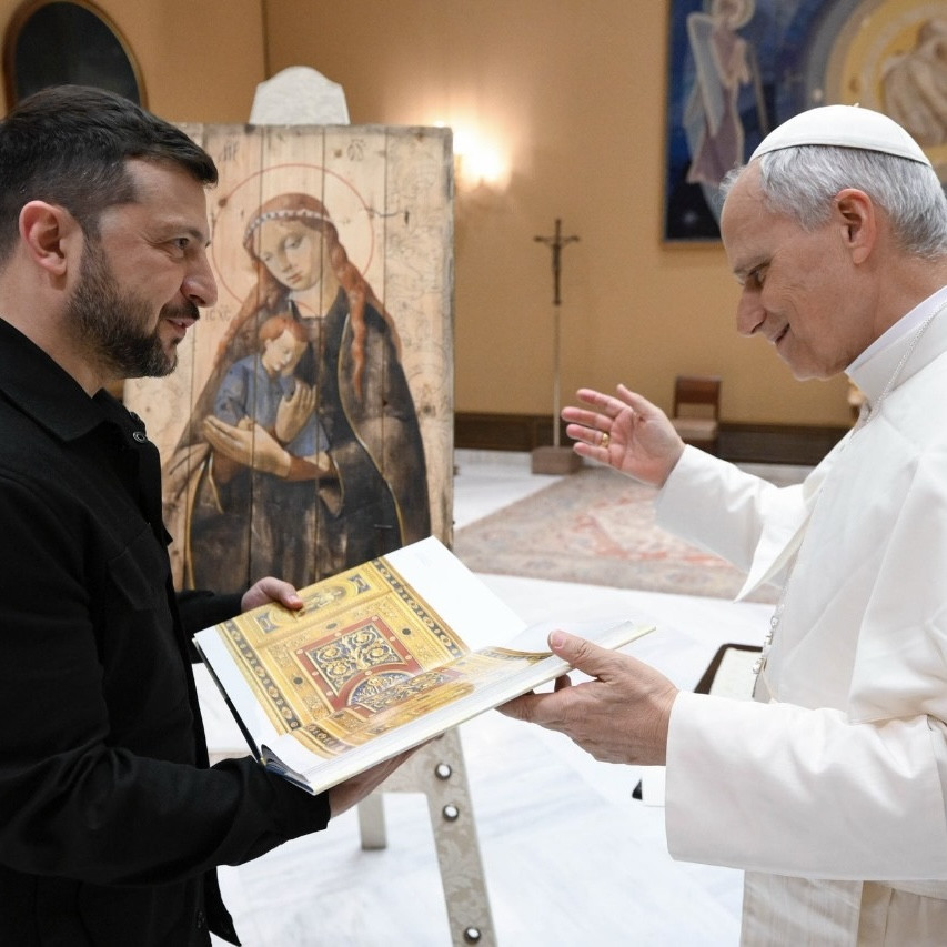 Rome: le président Zelensky a offert une icône au pape Léon XIV
