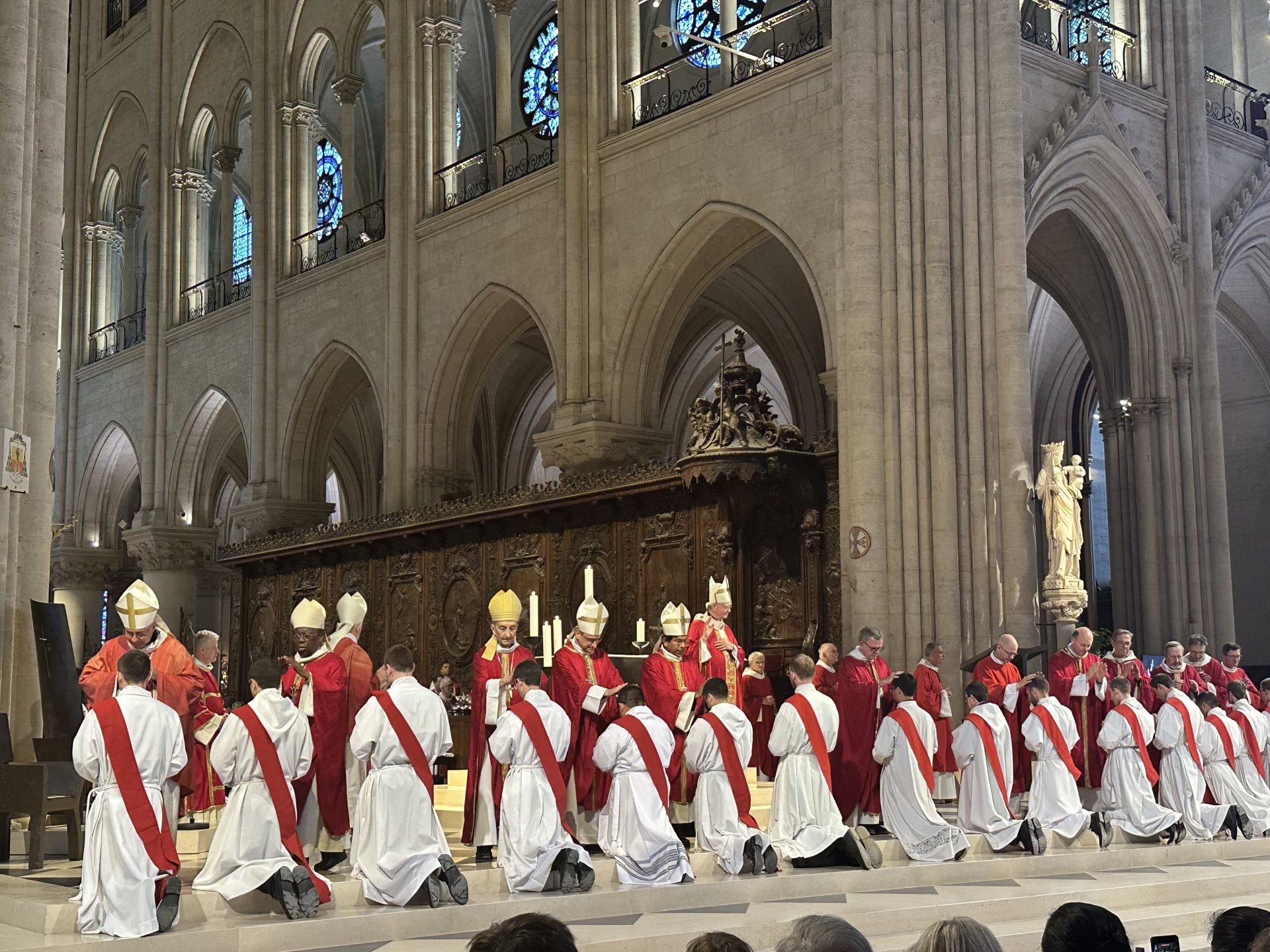 Paris: ordination de 16 prêtres