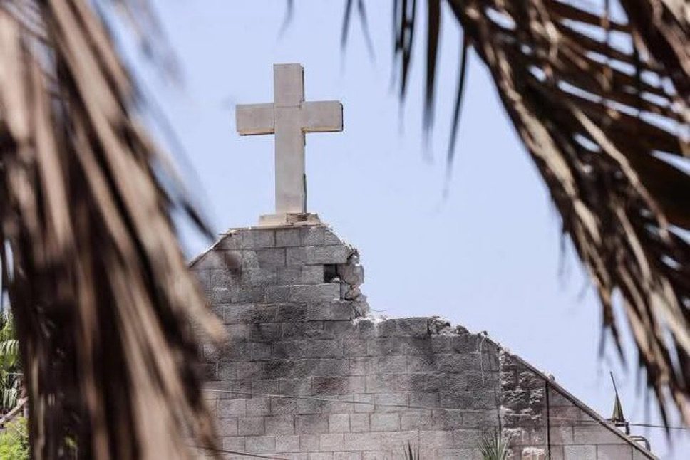 Gaza: une église touchée par des frappes israéliennes, de nombreuses réactions dans le monde
