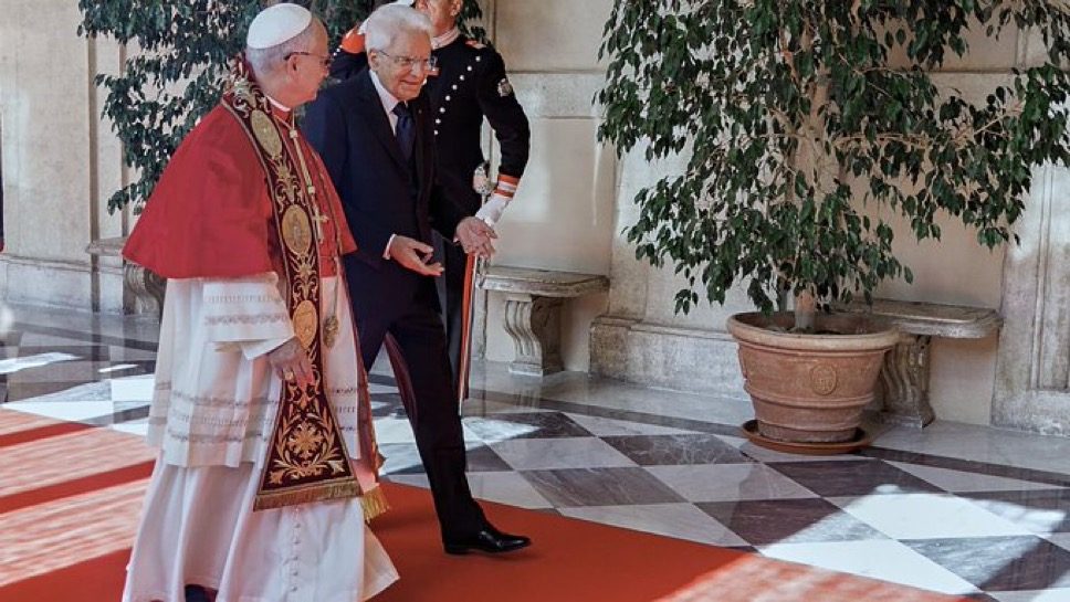 Rome: le pape se rend au palais du Quirinal