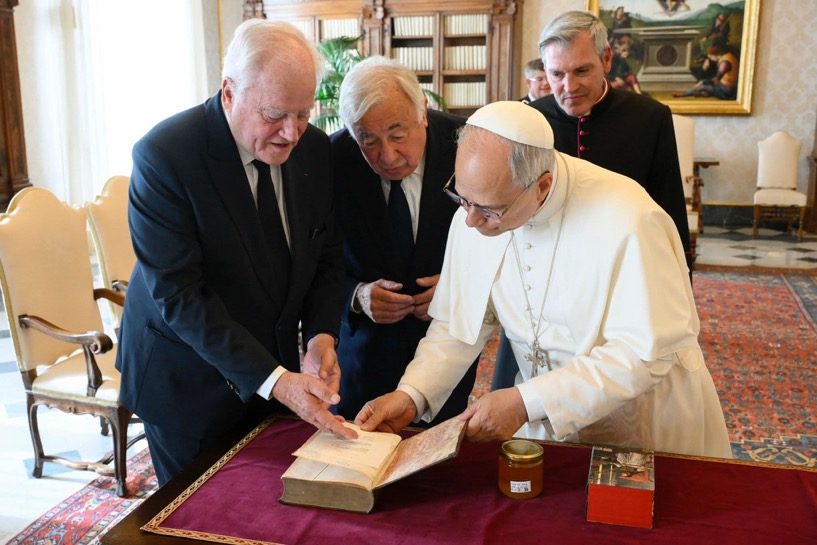 Le pape a reçu plusieurs sénateurs français