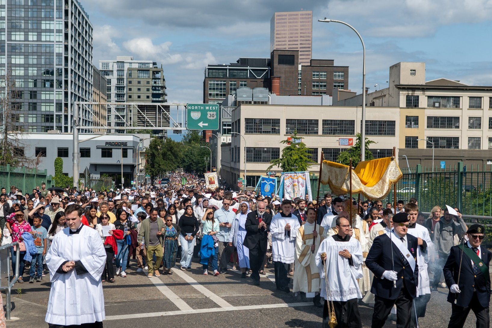 Mgr Sample appel à multiplier les processions pour la Fête-Dieu