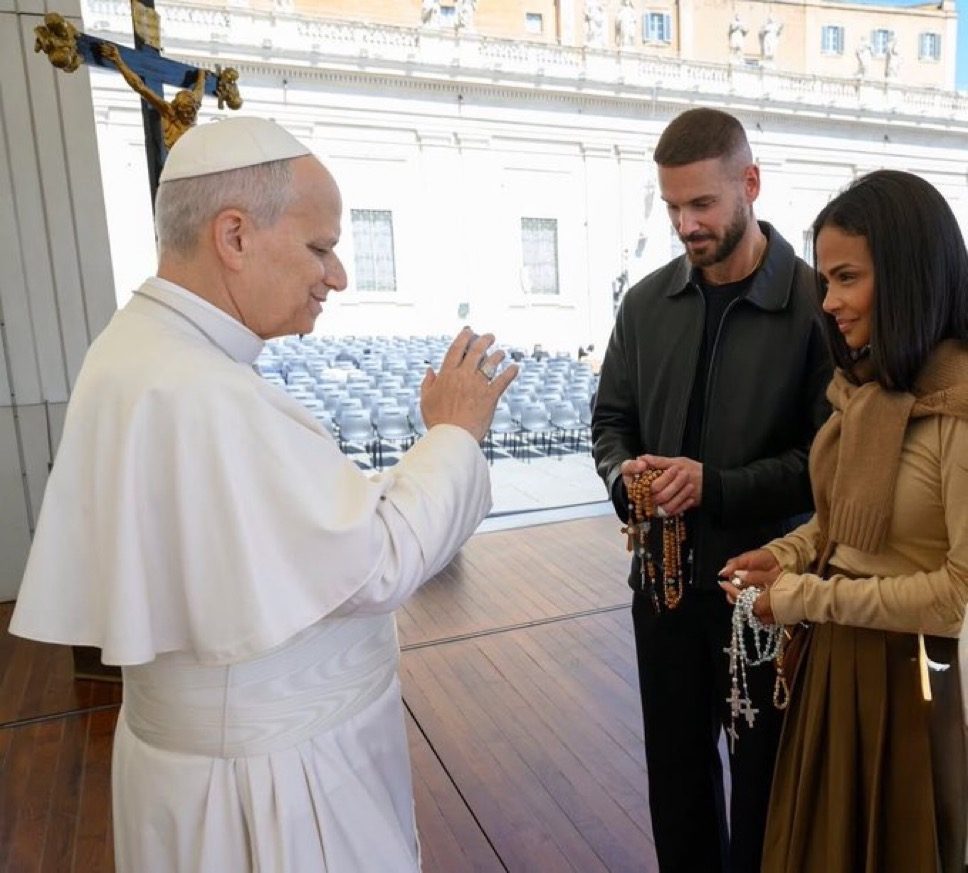 Le pape reçoit le chanteur Pokora