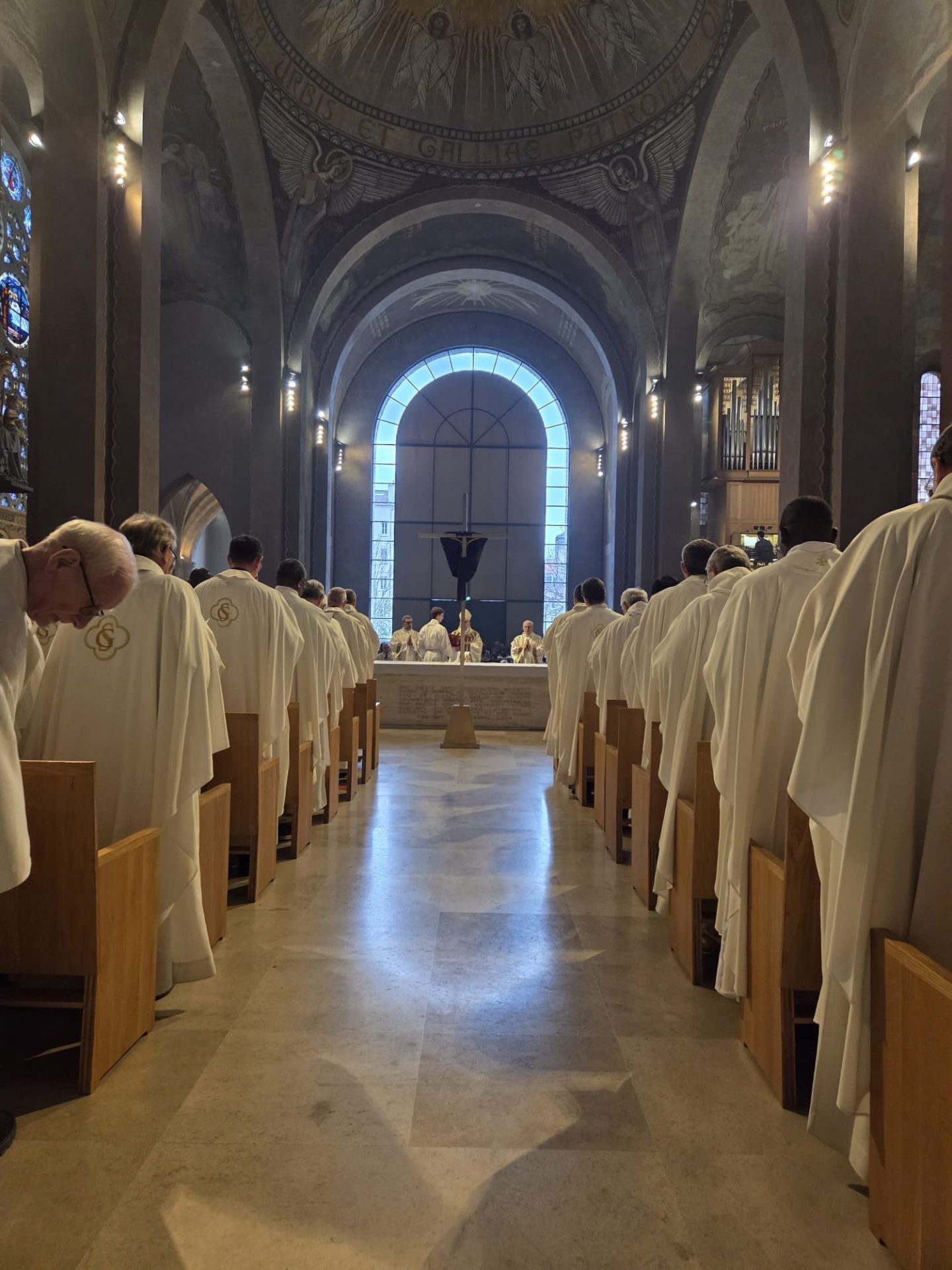 Une messe chrismale suivie dans les diocèses  du monde entier