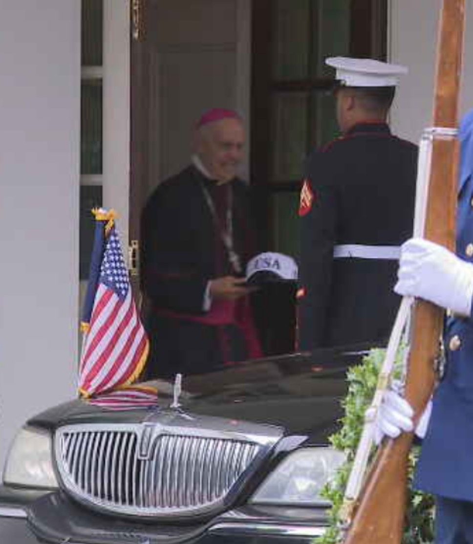 États-Unis: présentation des lettres de créance du nouveau Nonce apostolique à la Maison Blanche
