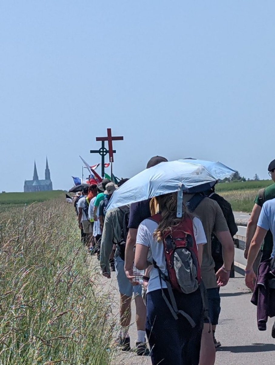 Pèlerinage de Pentecôte : arrivée à Chartres pour la messe de clôture