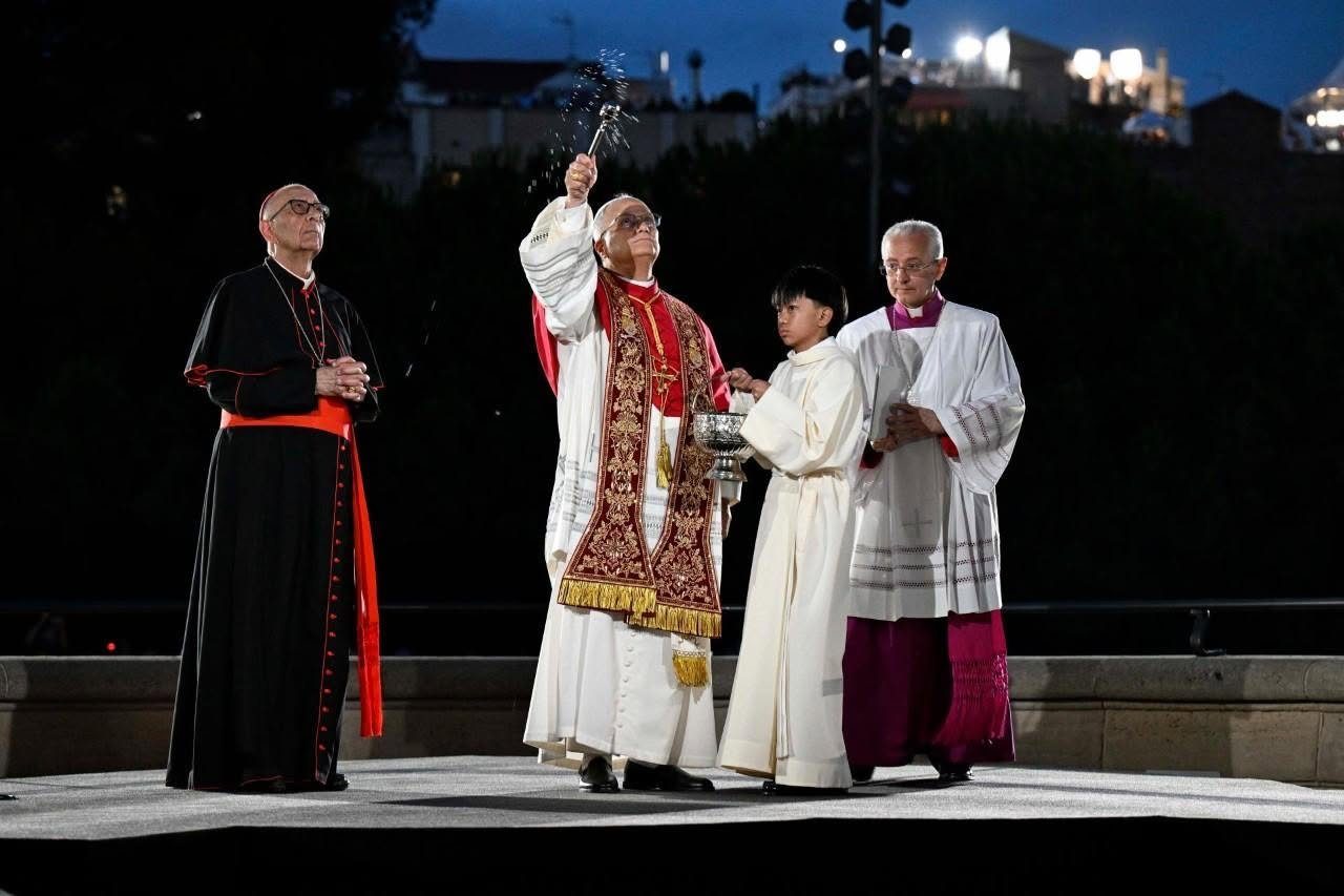 Barcelone: le pape a béni la tour de Jésus-Christ de la Sagrada Família
