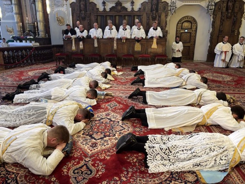 Une année record pour la Fraternité Saint-Pierre: ordination de 25 prêtres