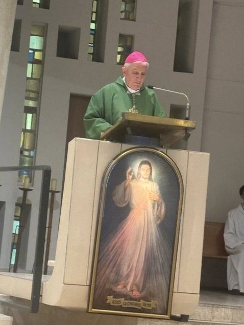 Paris: le Nonce apostolique célèbre une messe à l’église Notre-Dame de la Salette