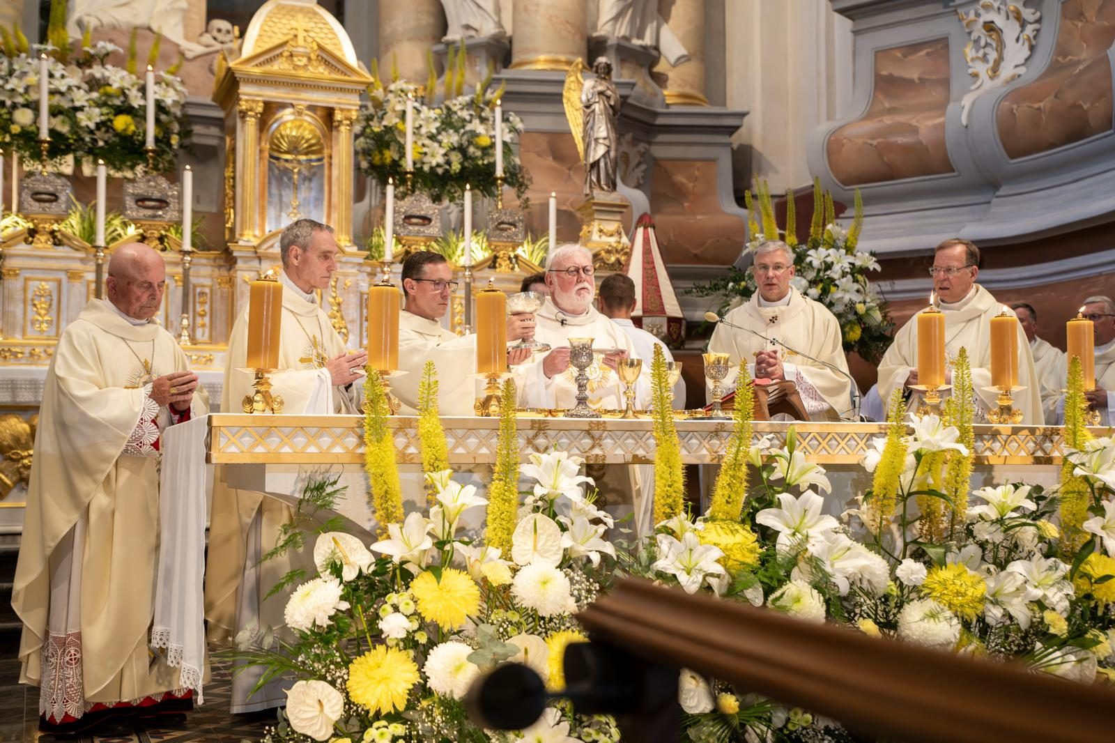 Célébration d’une messe en présence de Mgr Gallagher pour le centenaire de la province ecclésiastique lituanienne