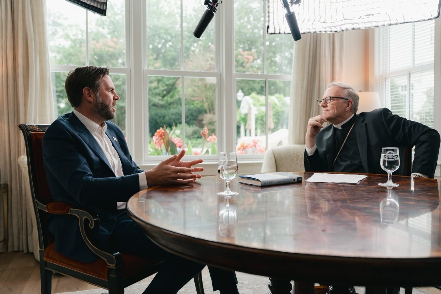 États-Unis : Mgr Barron reçoit JD Vance sur sa chaîne YouTube