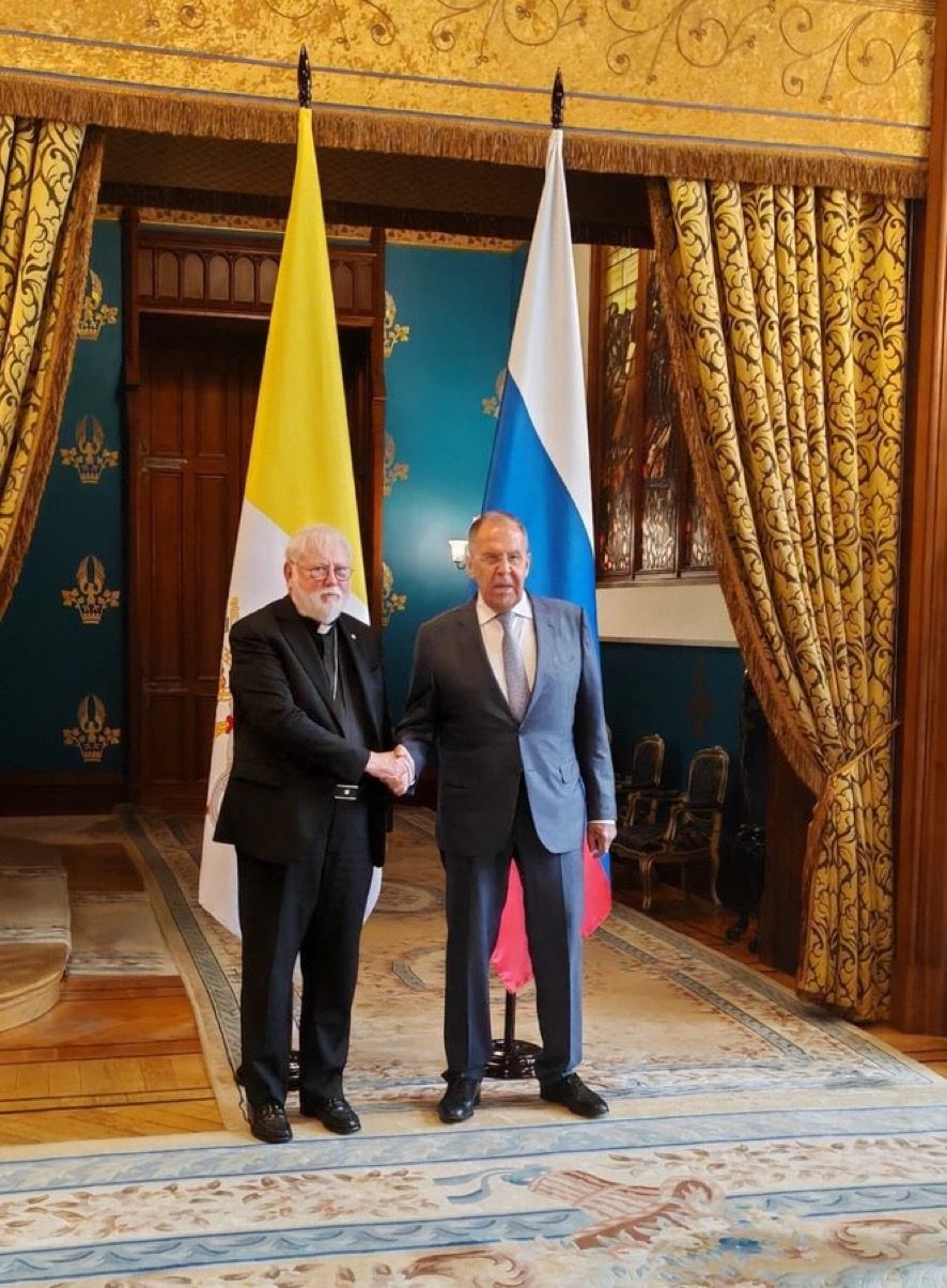 Mgr Gallagher a rencontré Sergueï Lavrov et a lancé un appel à la paix