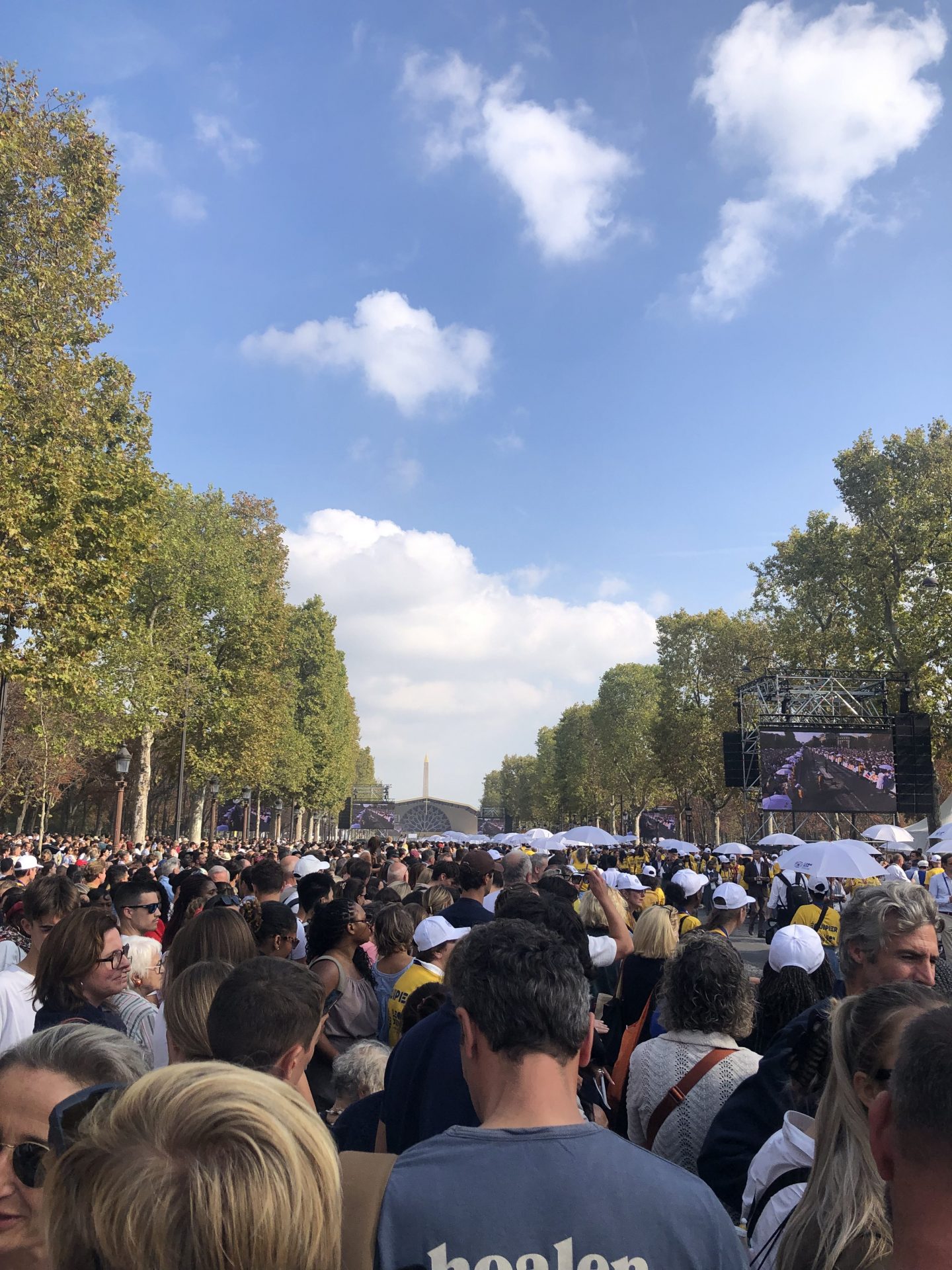 Paris: plus de 700 000 fidèles à la messe du pape