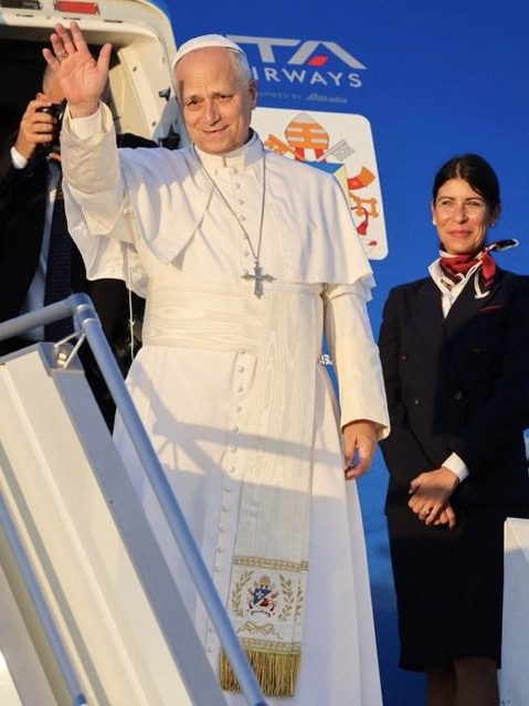 L’avion du pape a décollé pour Paris